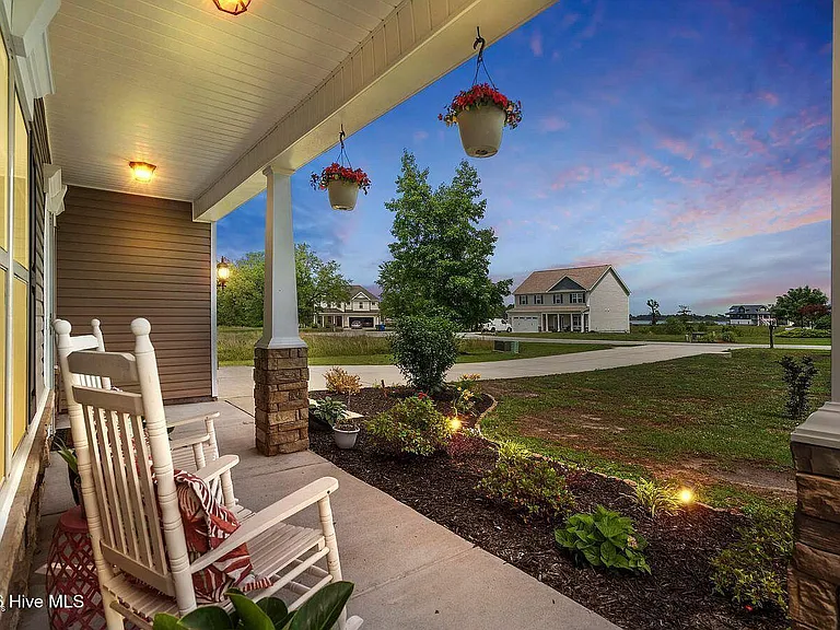 213 Willas Ct — Photo 3