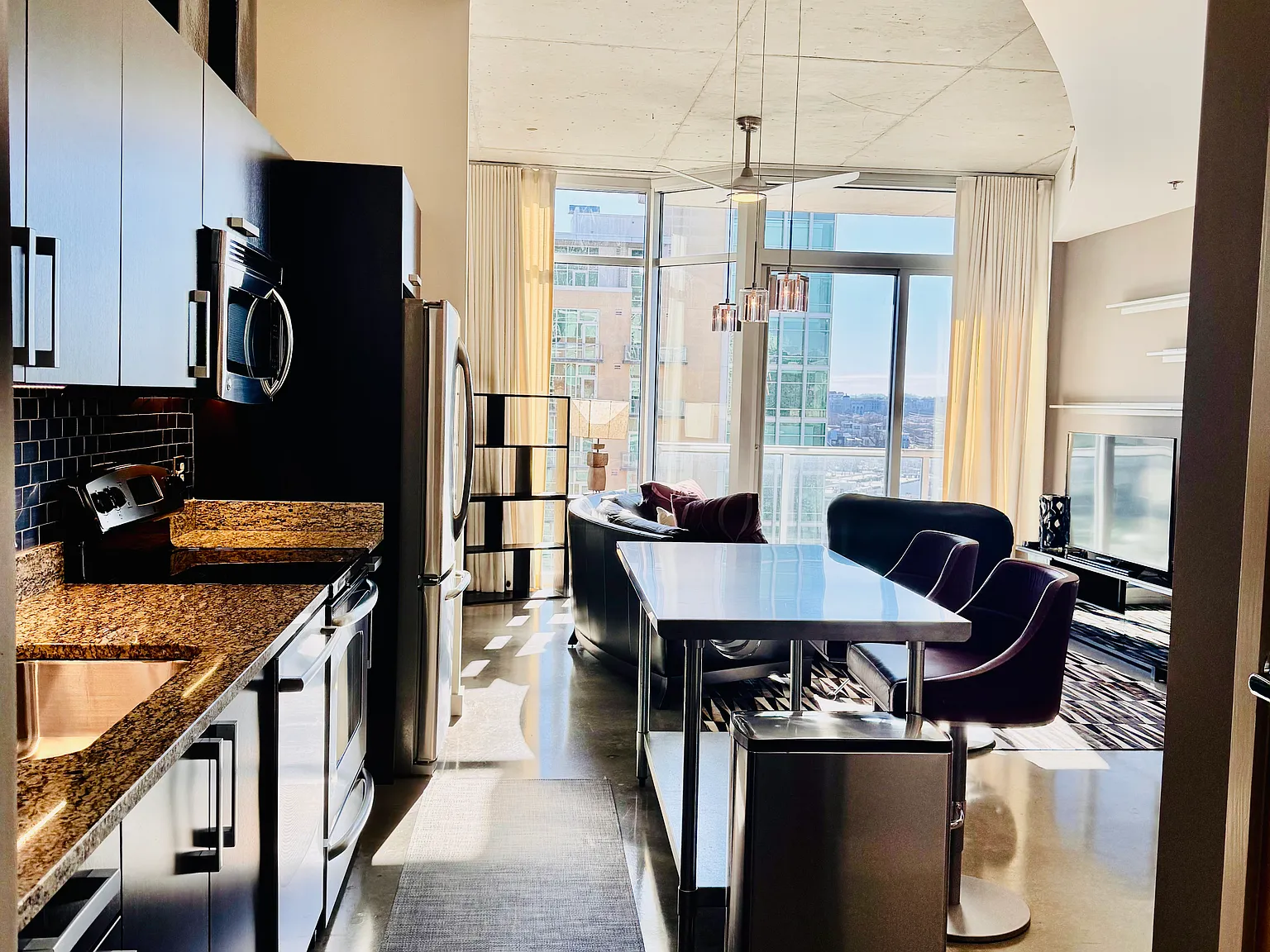 1 bed, 882 sqft, $2,400 — Photo 2