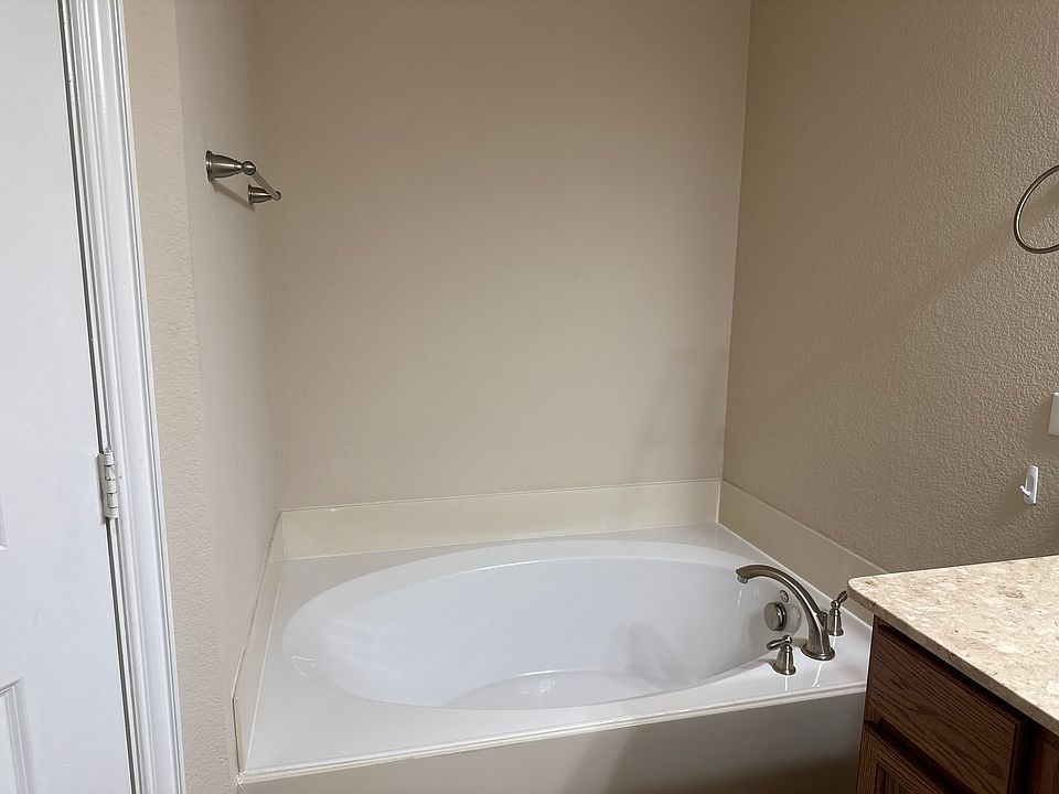 1st image of 2610 Jackson Dr