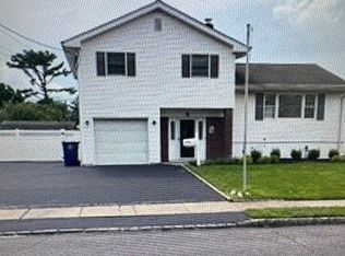 11 Suburban Rd, Clark, NJ 07066