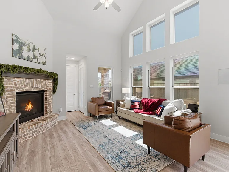 2225 Elm Pl — Photo 7