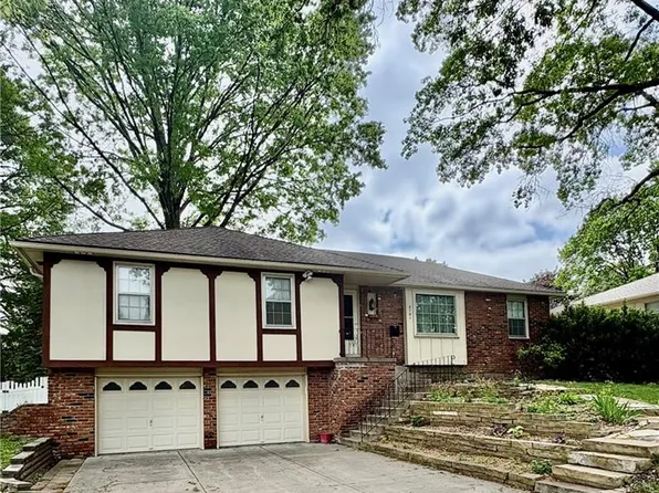 6701 Caenen Ave, Shawnee, KS 66216