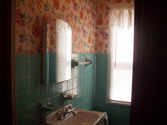 5th image of 2721 Cedarhurst Ave NW