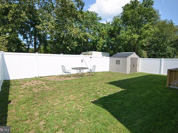 3rd image of 304 Furnace Retreat Ln