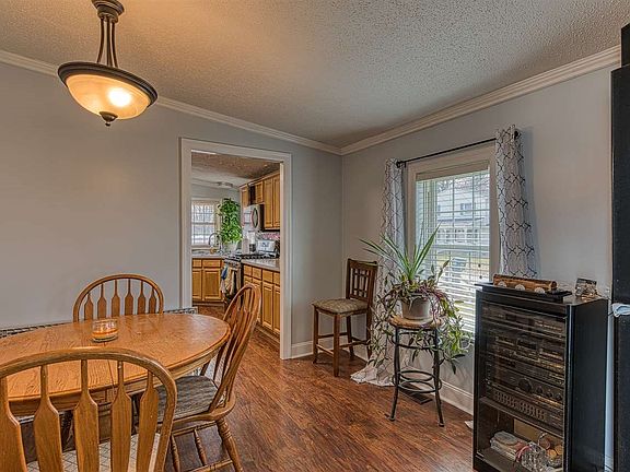 4th image of 4576 Saint Clair St