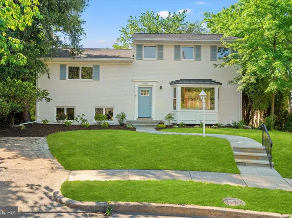 2902 Mayer Pl, Alexandria, VA 22302