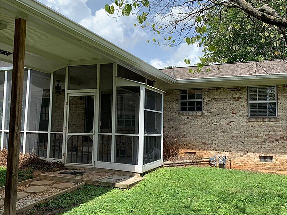 3rd image of 1103 Tomahawk Cir NW