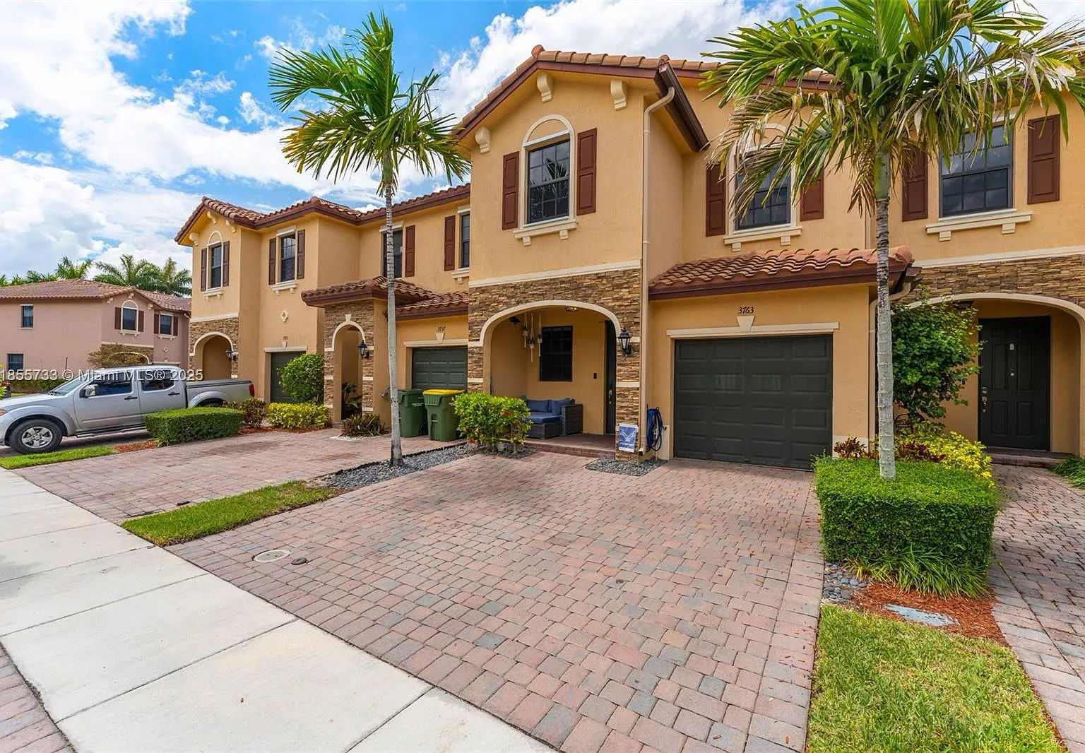 3 bed, 2.5 bath, 1650 sqft, $2,600 — Photo 1