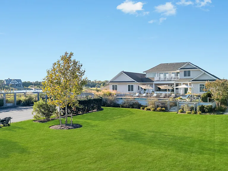 125 Dune Rd — Photo 53