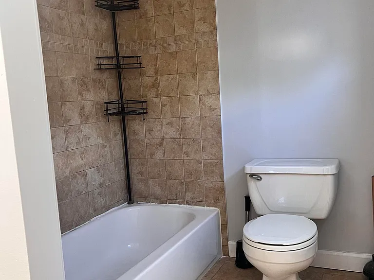 391 Monmouth Ave #1 — Photo 11