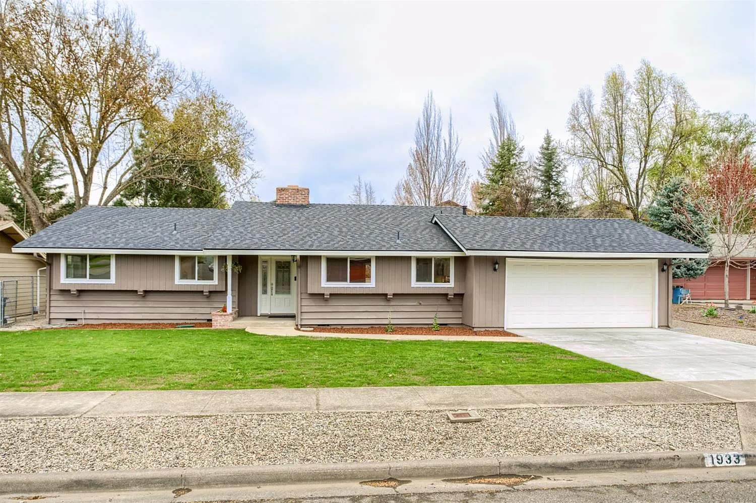 1933 Camellia Ave photo 1