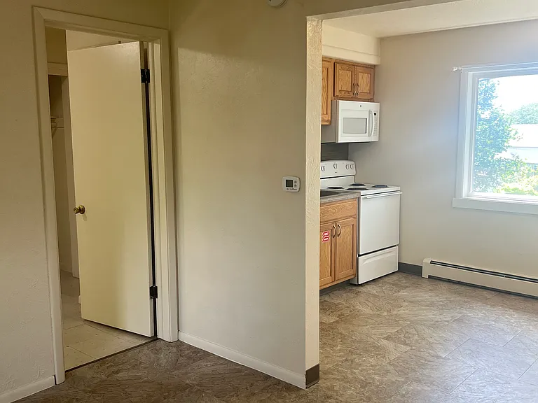1430 E Ave NE #8 — Photo 3