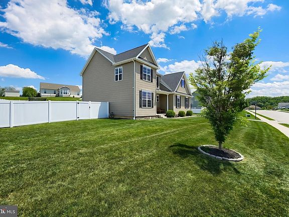 5th image of 925 Ripple Dr