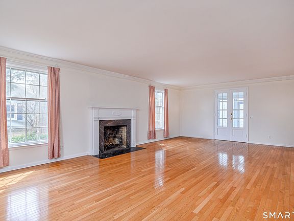 5th image of 8 Crest Road