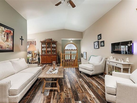 2nd image of 1715 Golden Blvd