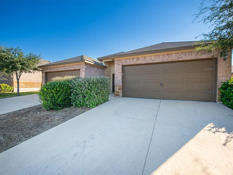 245 Joanne Loop #B — Photo 1