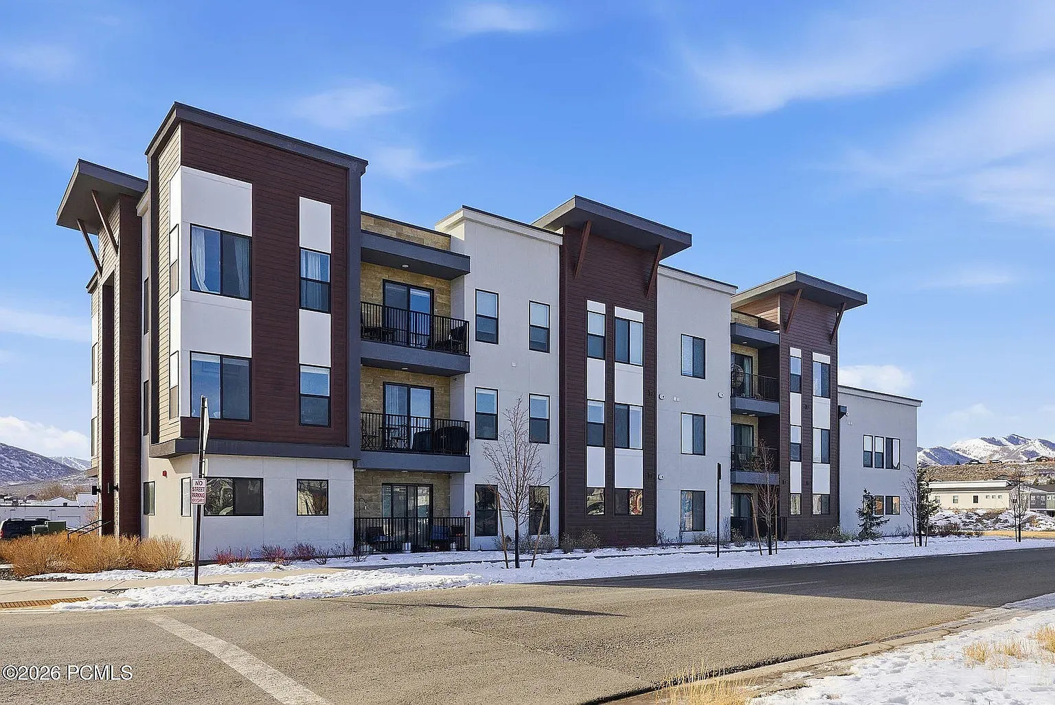 2 bed, 1000 sqft, $2,190 — Photo 1
