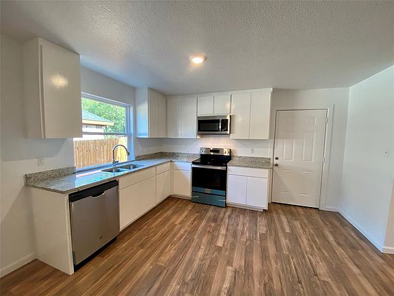 2nd image of 2613 Market Ave