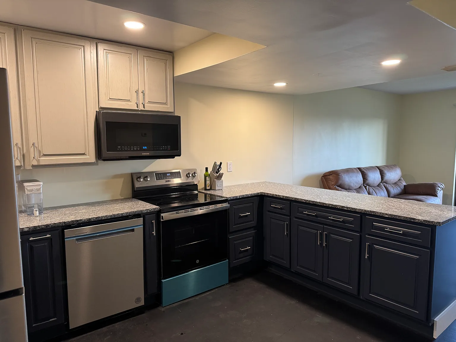 2 bed, 1.5 bath, 1110 sqft, $1,800 — Photo 2