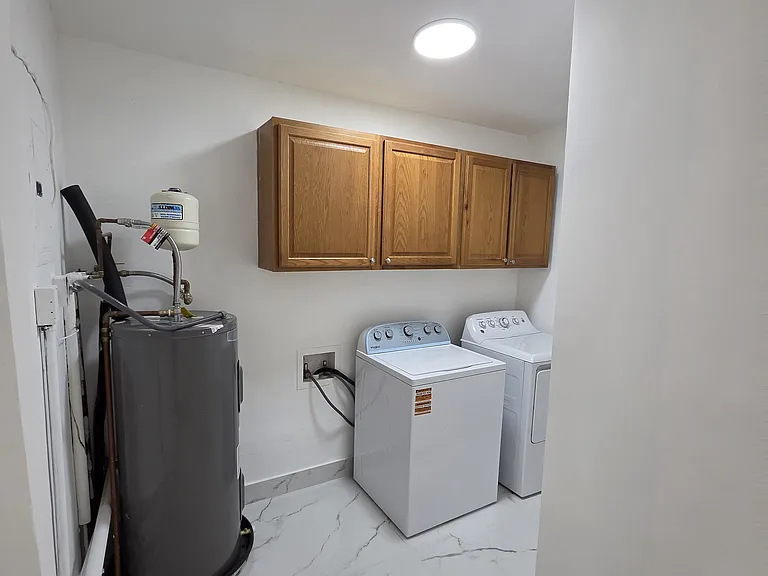 305 SE Airoso Blvd — Photo 24