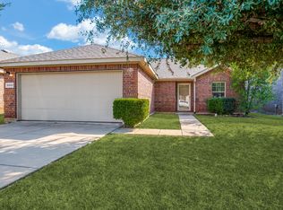8928 Holliday Ln, Aubrey, TX 76227
