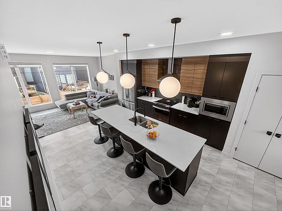 4th image of 451 39th St SW