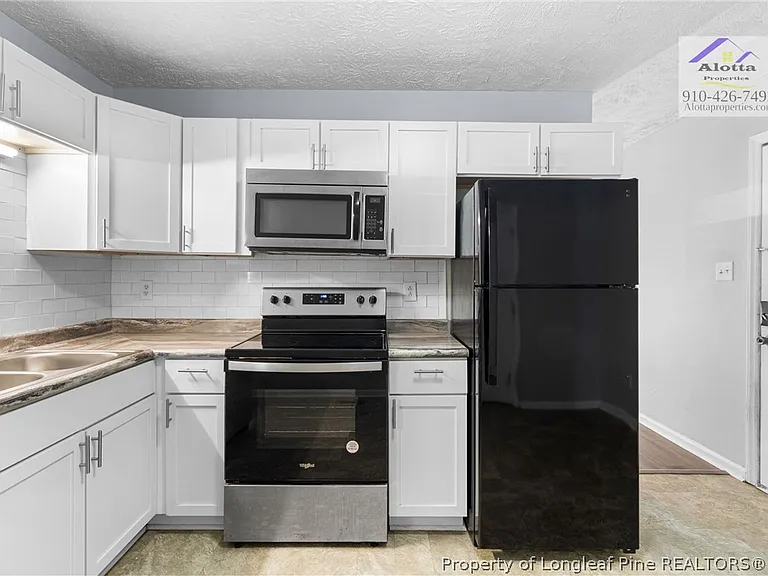 818 Grambling Ct — Photo 11