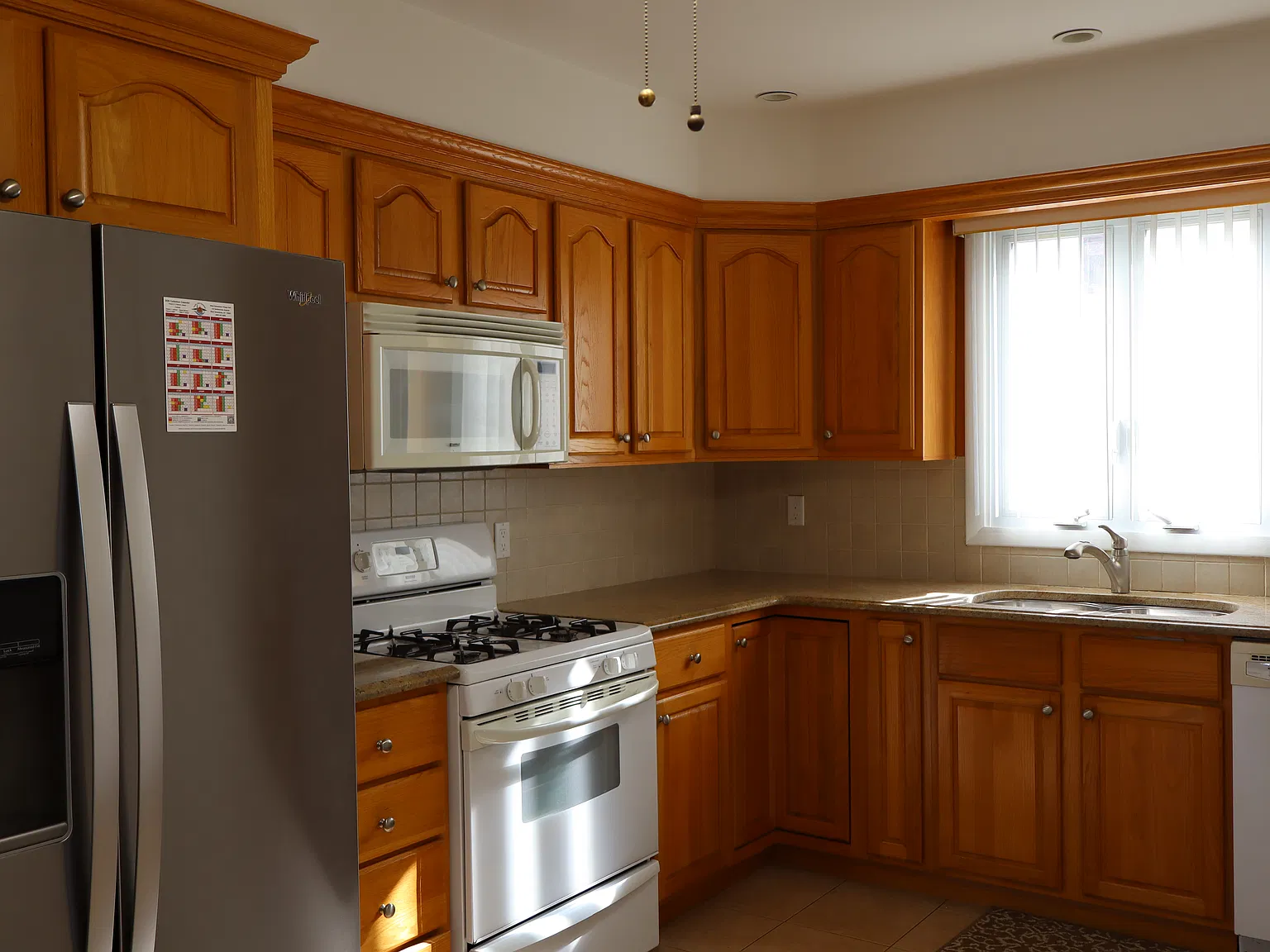 3 bed, 1820 sqft, $3,500 — Photo 2
