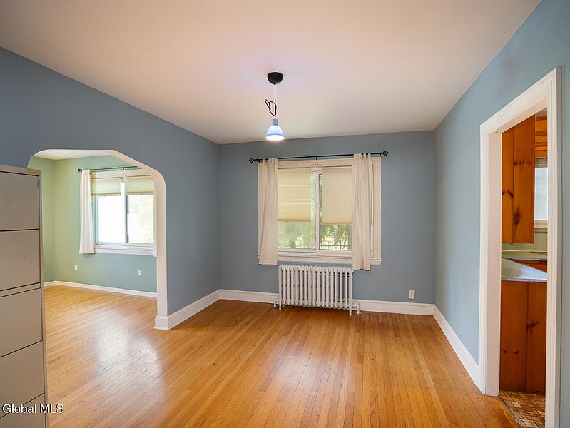 5th image of 2194 Tibbits Avenue