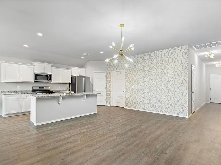 14826 E 39th St S — Photo 2