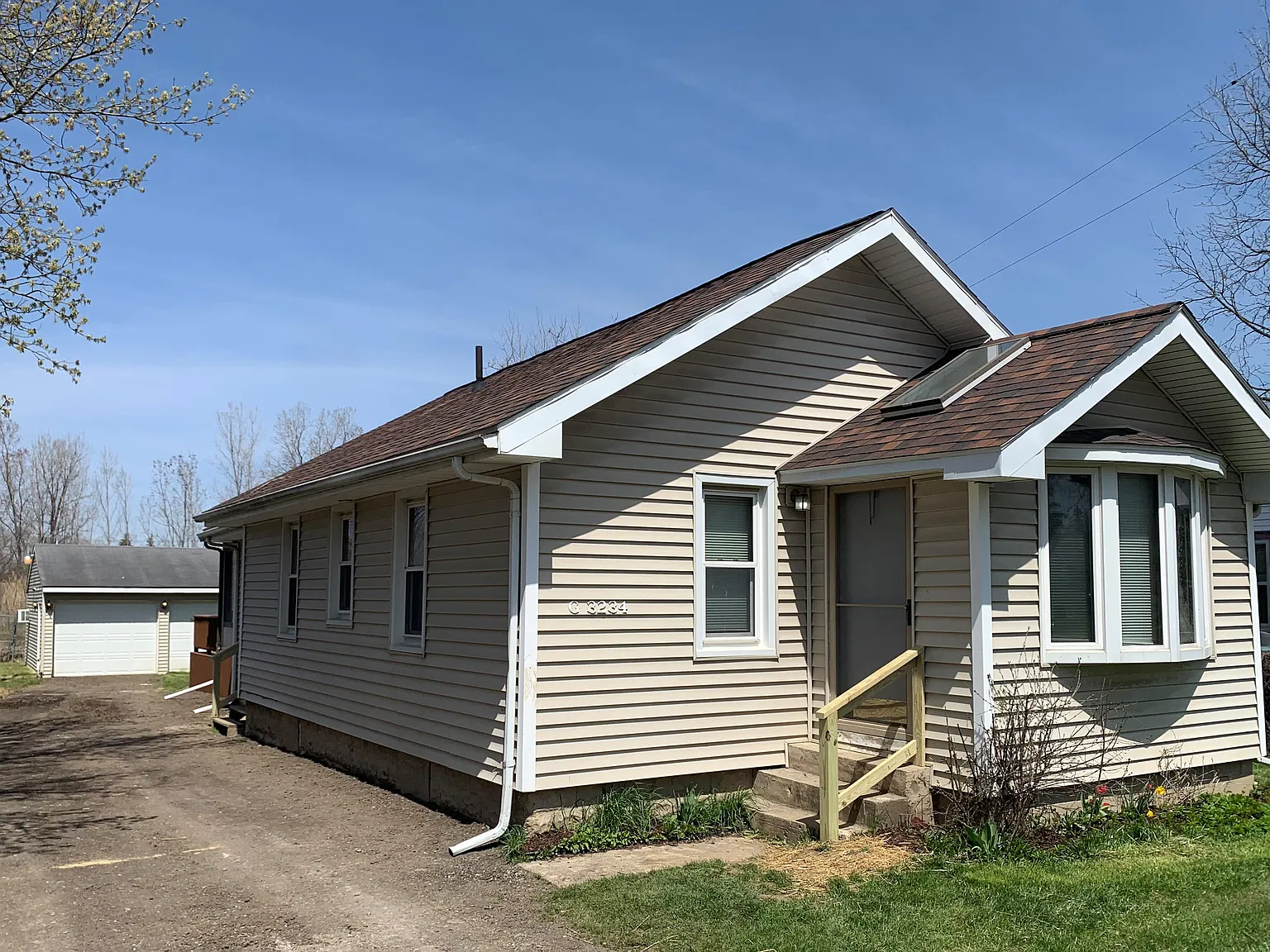 3 bed, 920 sqft, $935 — Photo 1