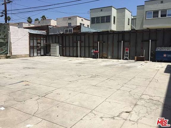 2nd image of 152 S Berendo St