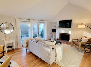 31 Woodrise Rd, Falmouth, MA 02540