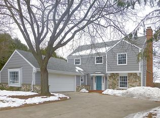 810 Willow Ln, Hartford, WI 53027