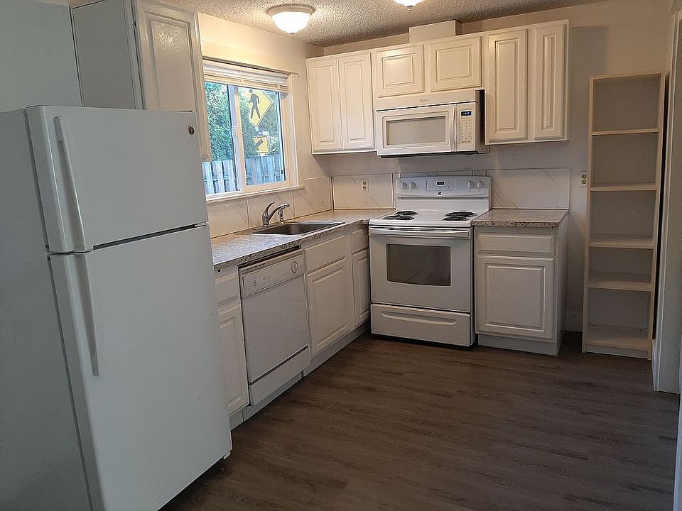 1st image of 2730 NE Hampton Ct
