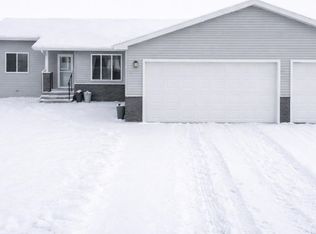 3517 Grayson Dr, Burlington, ND 58722