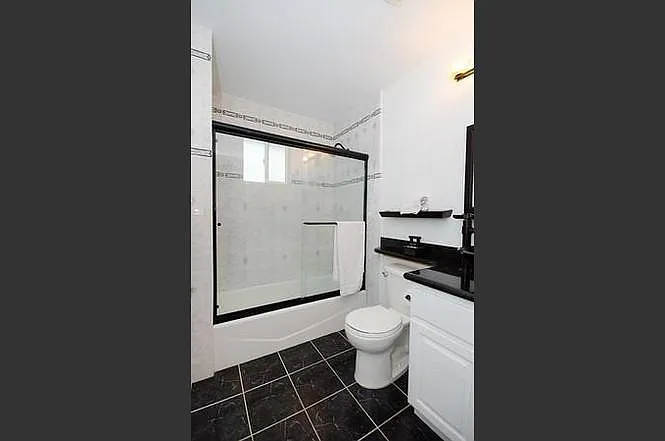 4204 Latimer Ave — Photo 3