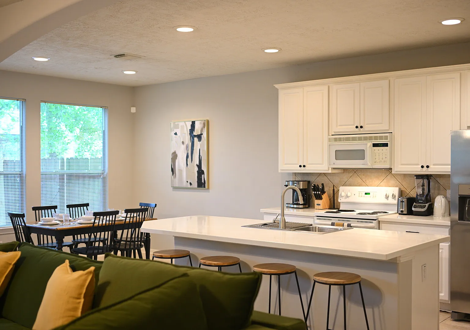 Casa Burberry - Spacious Townhouse w/Private Yard in The Woodlands — Photo 1