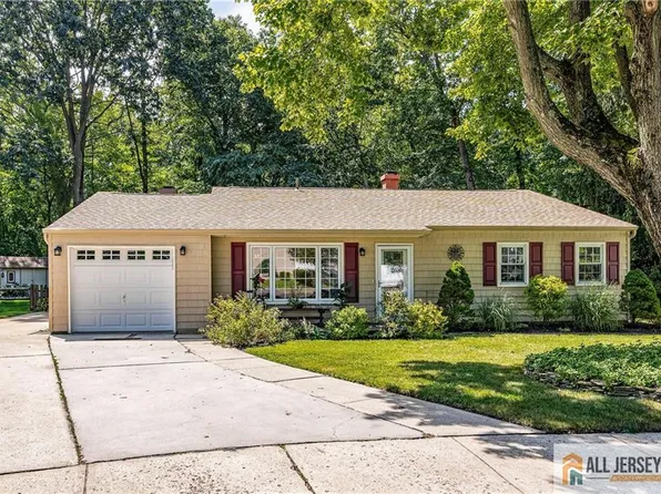 16 Eisenhower Ct, Matawan, NJ 07747