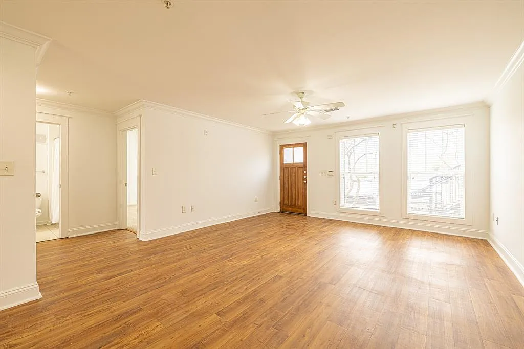 1725 Harvey Mitchell Pkwy S — Photo 4