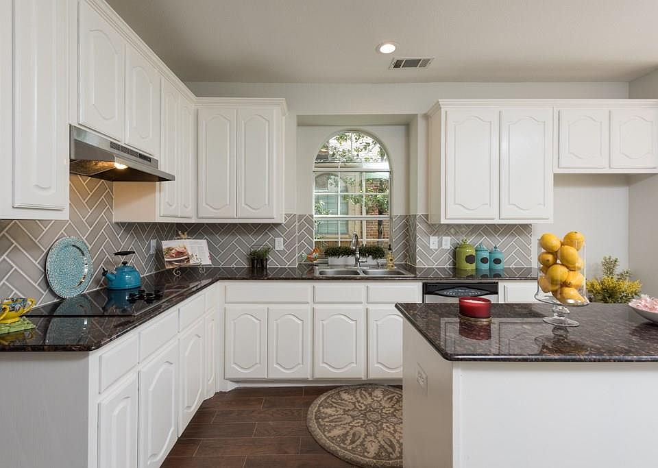 1st image of 811 Whitley Ct