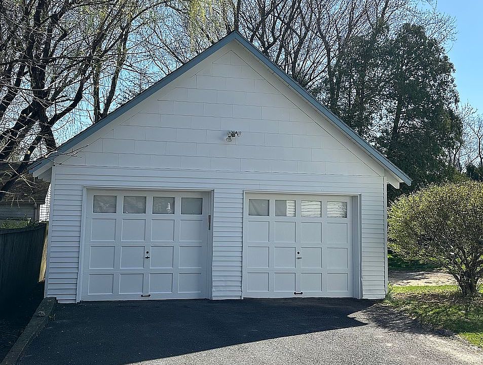 2nd image of 524 Lindbergh Ave