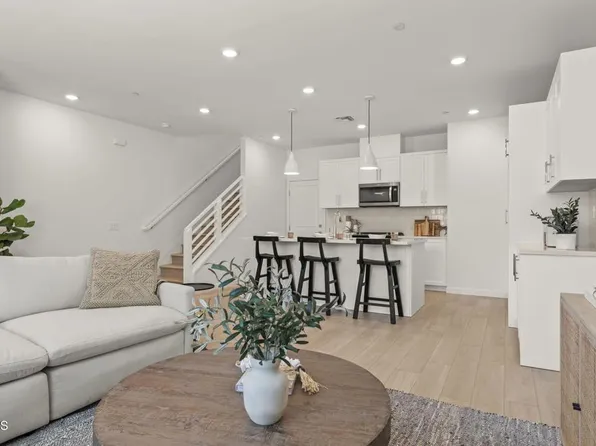 2402 Channel Dr Unit 103, Ventura, CA 93003