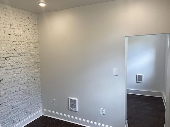 5th image of 909 W Boston St Unit 1