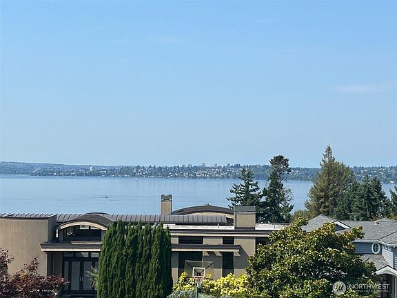 3rd image of 5604 104th Avenue NE