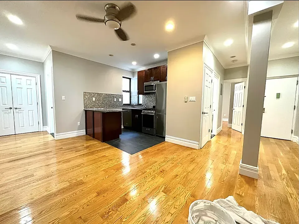 329 Lincoln Pl #4R