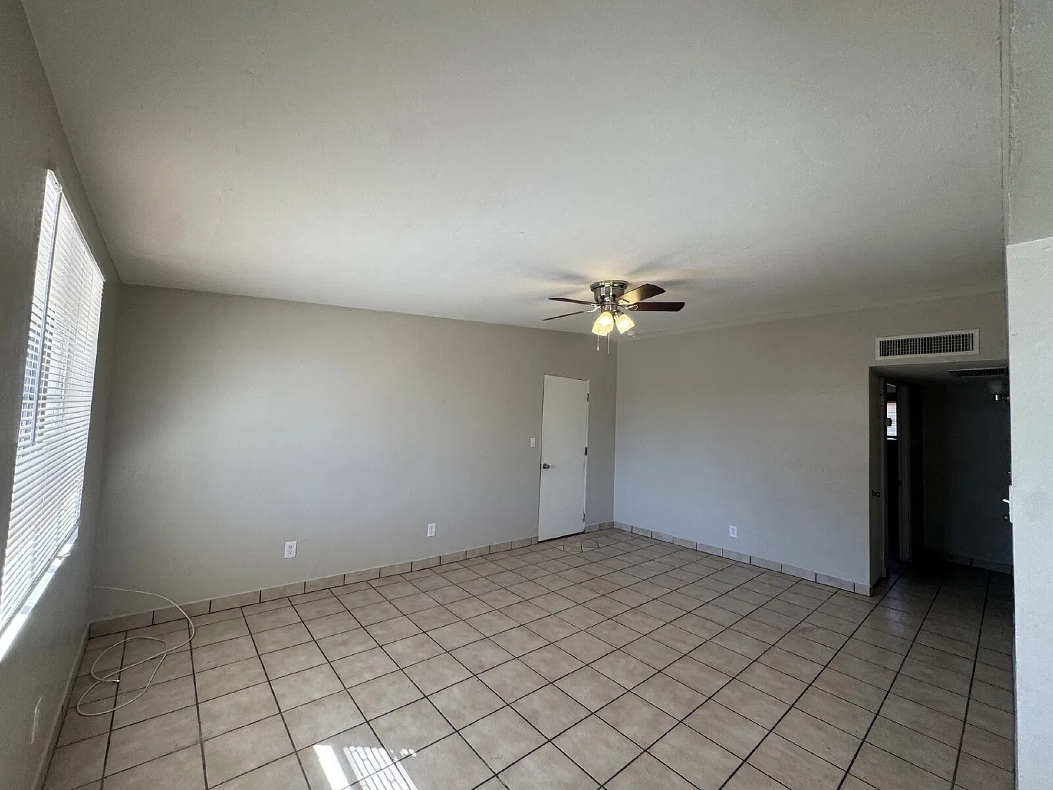 2 bed, 1.0 bath, 798 sqft, $1,095 — Photo 2