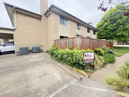 2622 Custer Pkwy #D Photo 1
