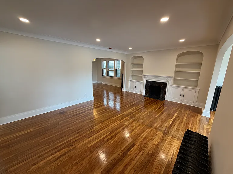 1572 Elmwood Ave #1 — Photo 5