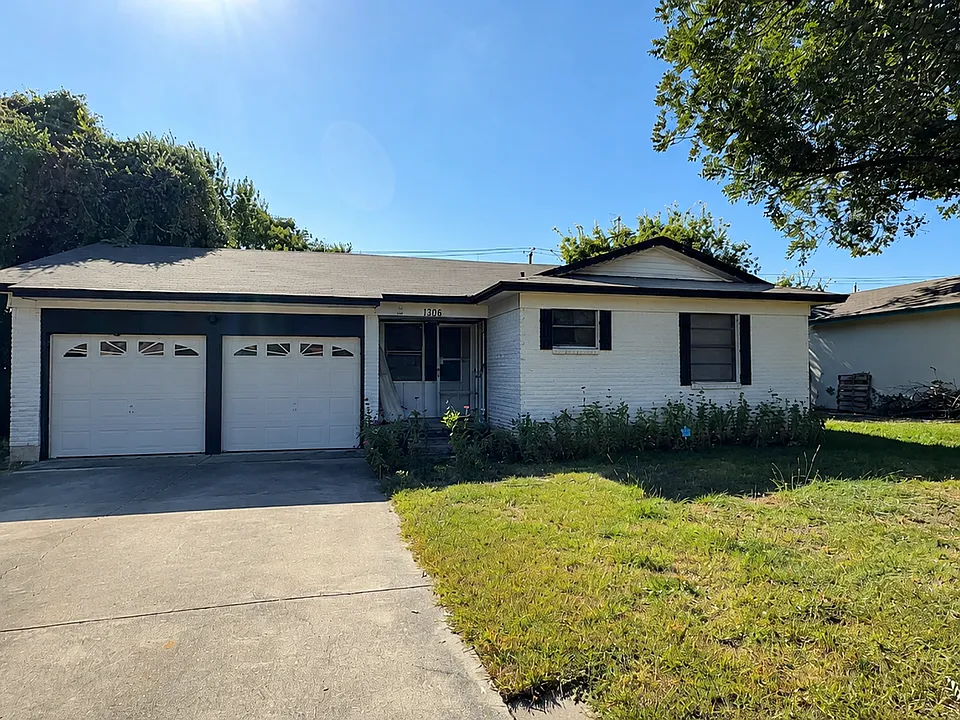 1306 Becker Dr